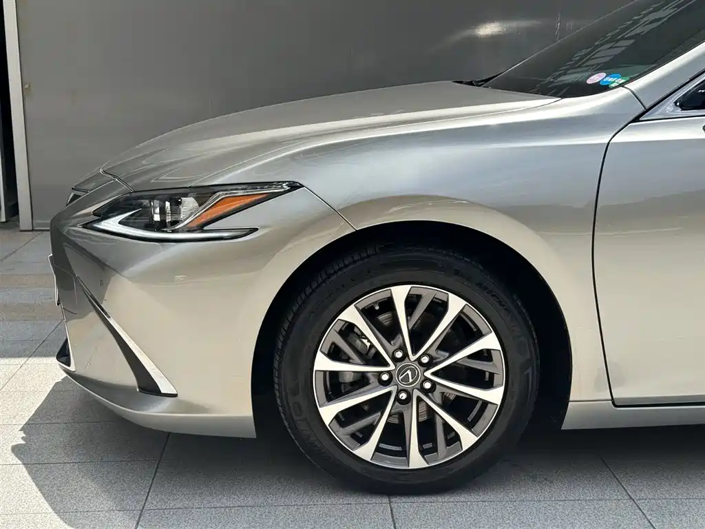 Lexus ES 2022 — фото 5