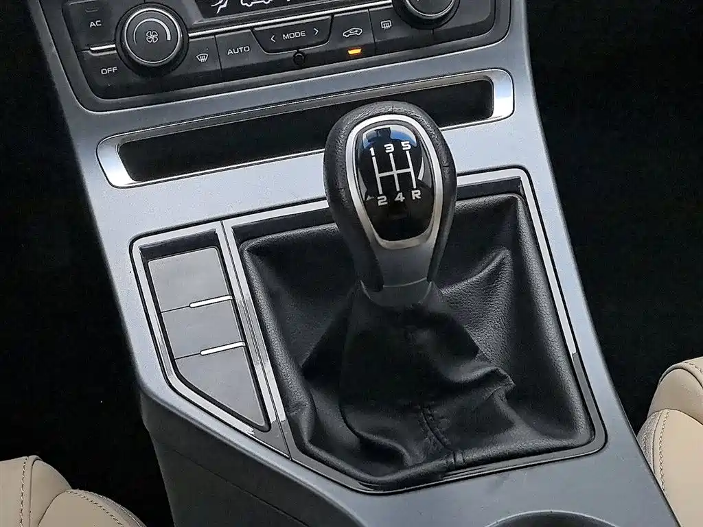 Geely Emgrand 2019 — фото 13