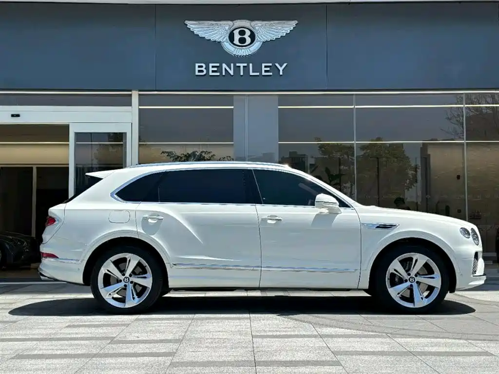Bentley Bentayga 2024 — фото 3