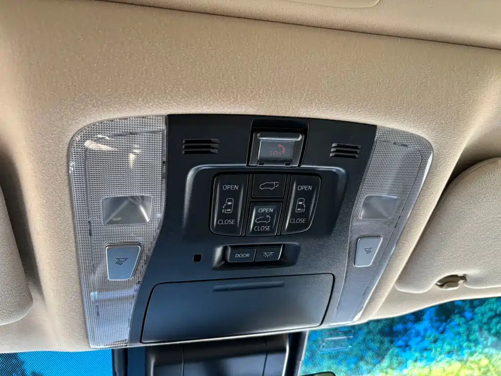 Toyota Vellfire 2023 — фото 17