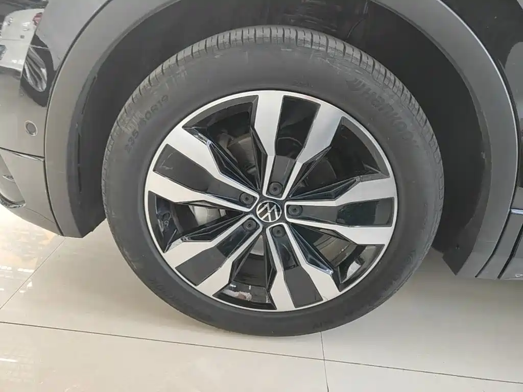 Volkswagen Tiguan L 2024 — фото 23