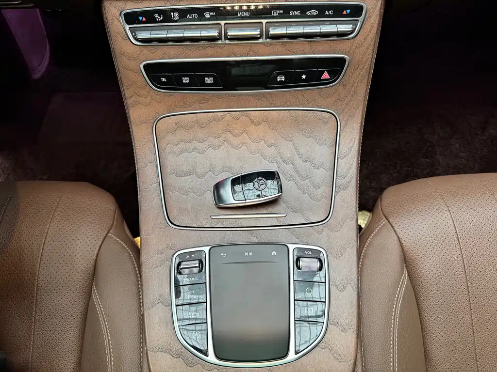 Mercedes-Benz E-Class 2022 — фото 20