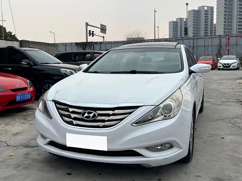Hyundai Sonata 2012 — фото 1