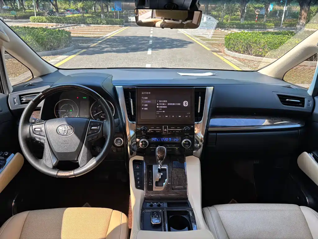 Toyota Vellfire 2023 — фото 8