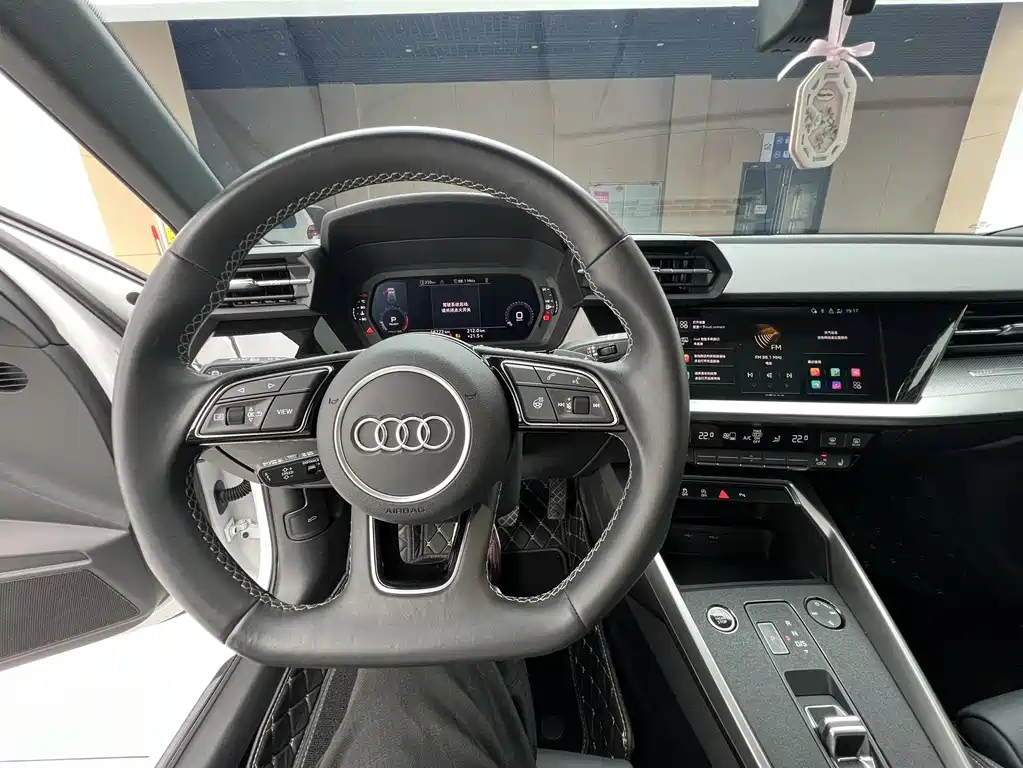 Audi A3 2023 — фото 13