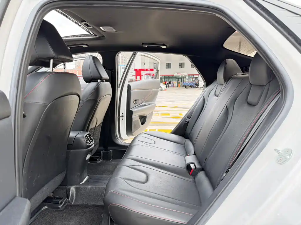 Hyundai Elantra 2022 — фото 10
