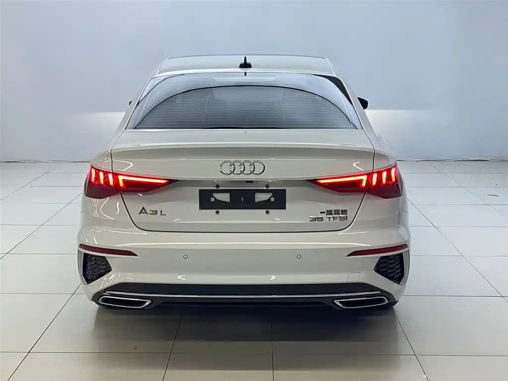 Audi A3 2023 — фото 5