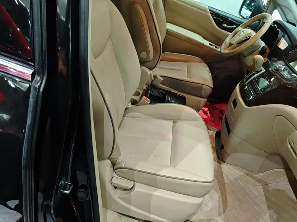 Nissan Quest 2015 — фото 25
