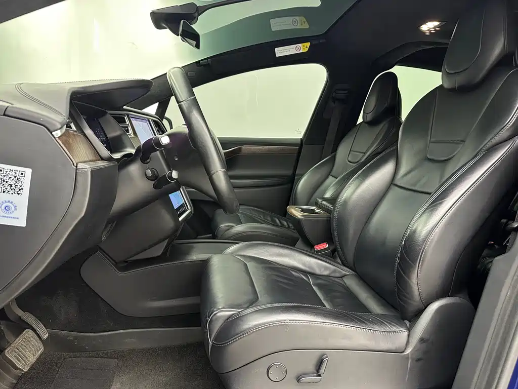 Tesla Model X 2017 — фото 31