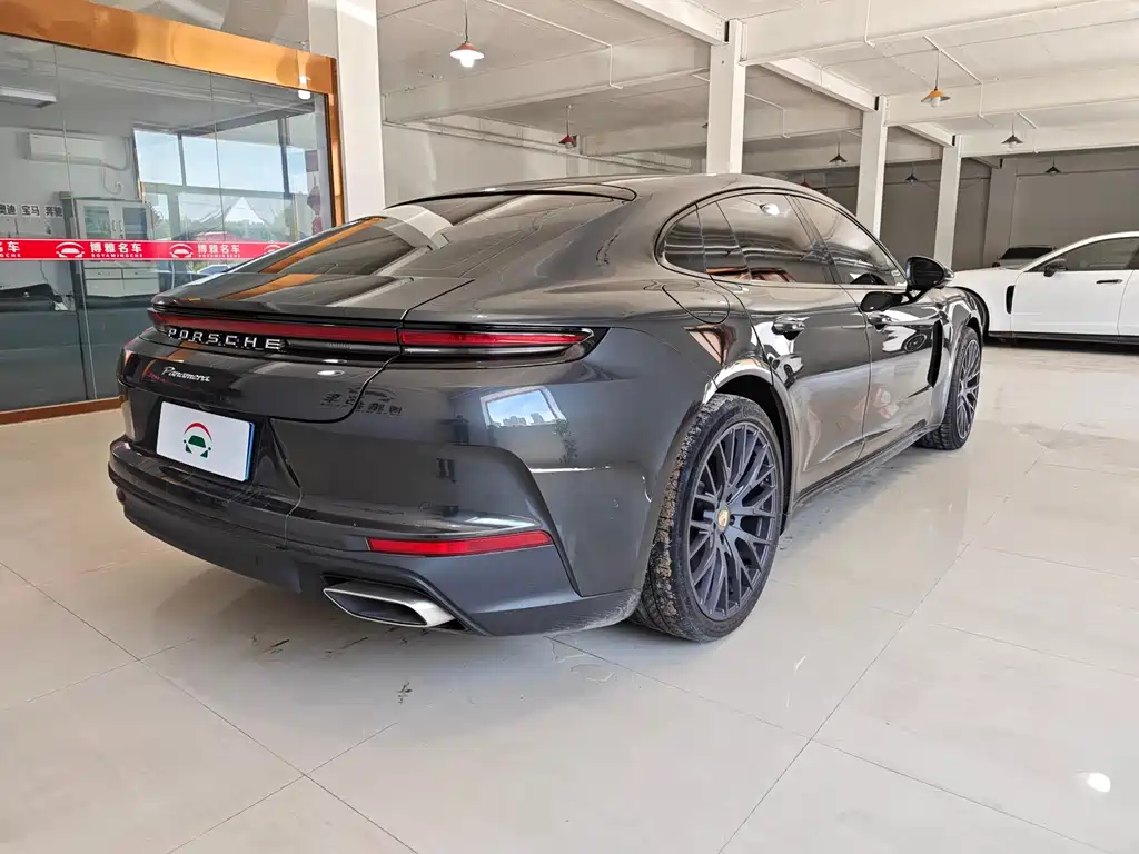 Porsche Panamera 2025