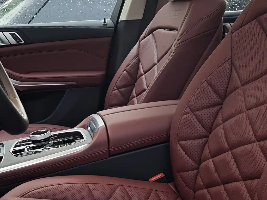 BMW 5 Series 2025 — фото 14