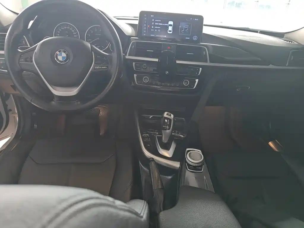 BMW 3 Series 2016 — фото 9