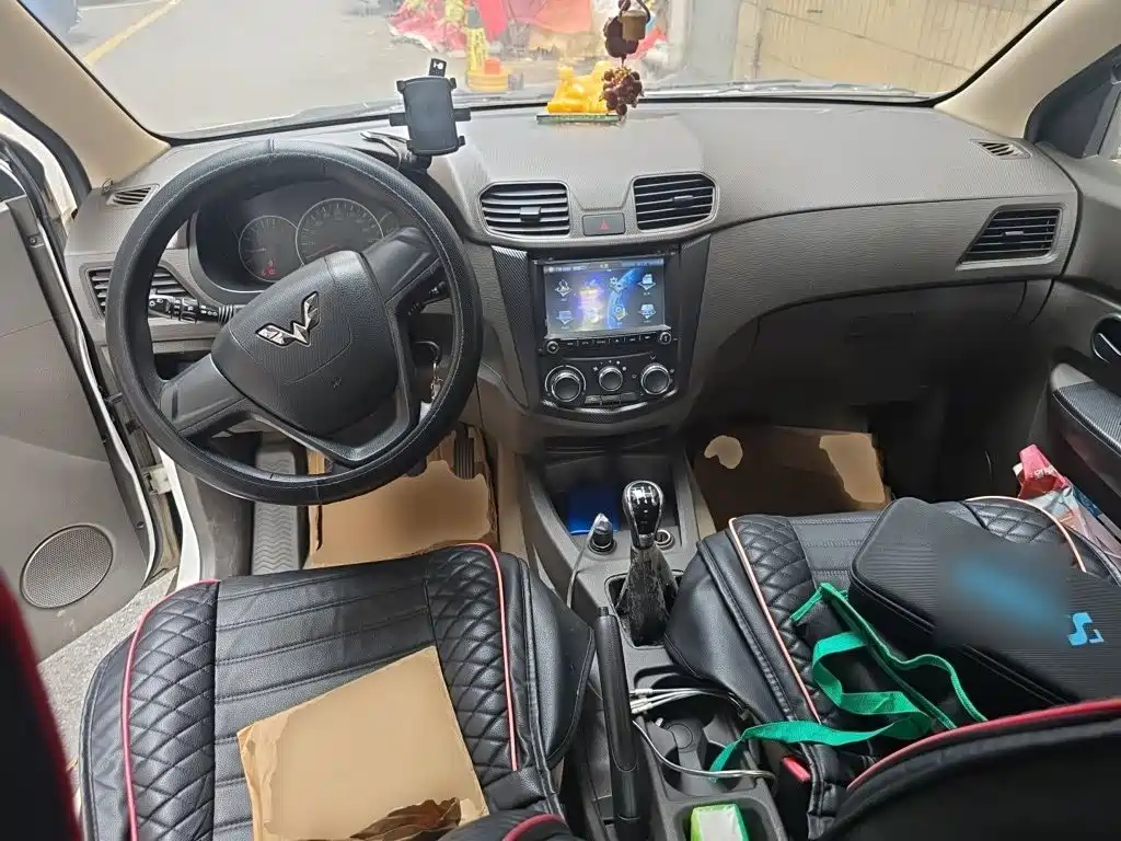Wuling Hongguang 2015