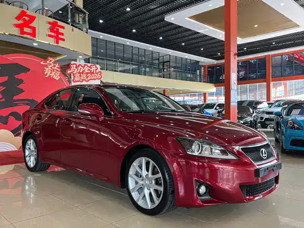 Lexus IS 2011