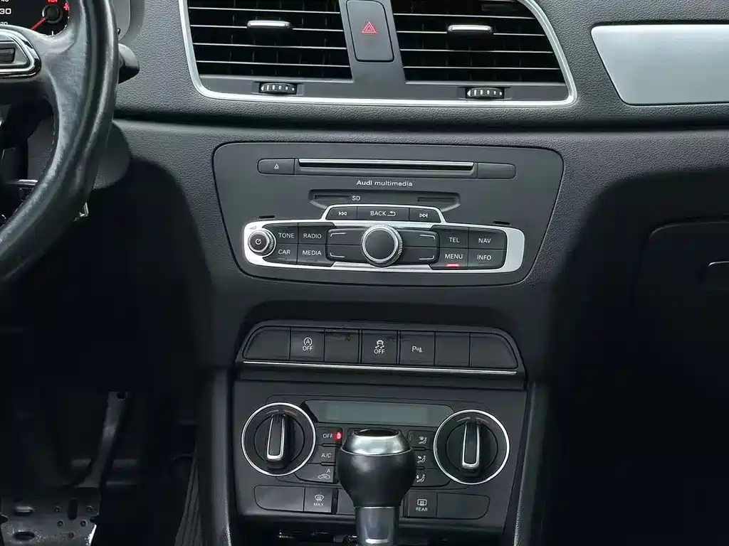 Audi Q3 2016 — фото 11