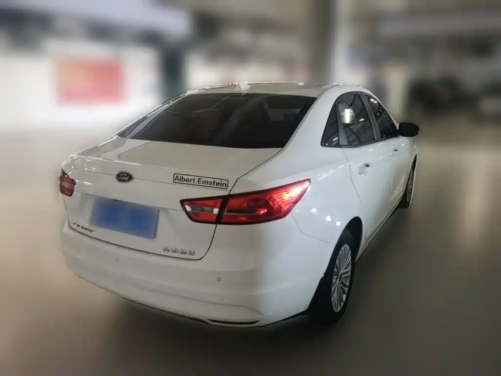 Ford Escort 2018 — фото 12