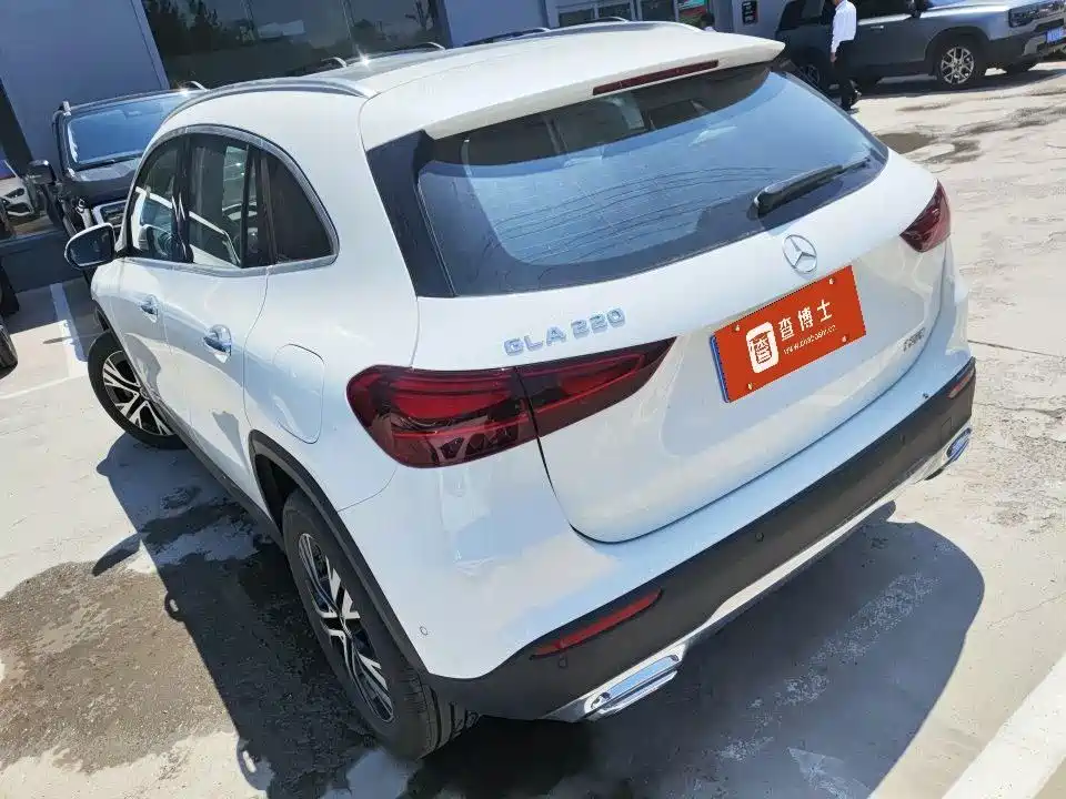 Mercedes-Benz GLA 2024