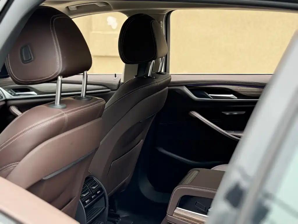 BMW 5 Series New Energy 2020 — фото 17