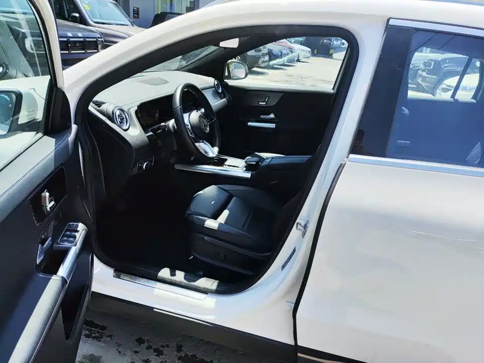 Mercedes-Benz GLA 2024