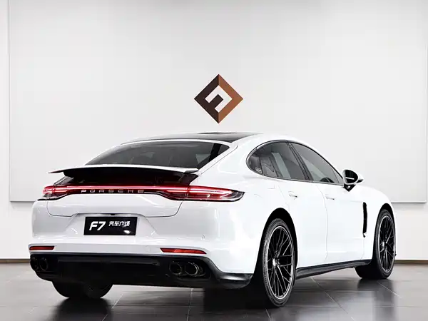 Porsche Panamera 2022