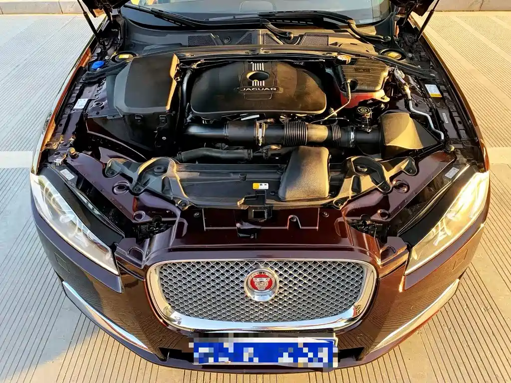 Jaguar XF 2015 — фото 21