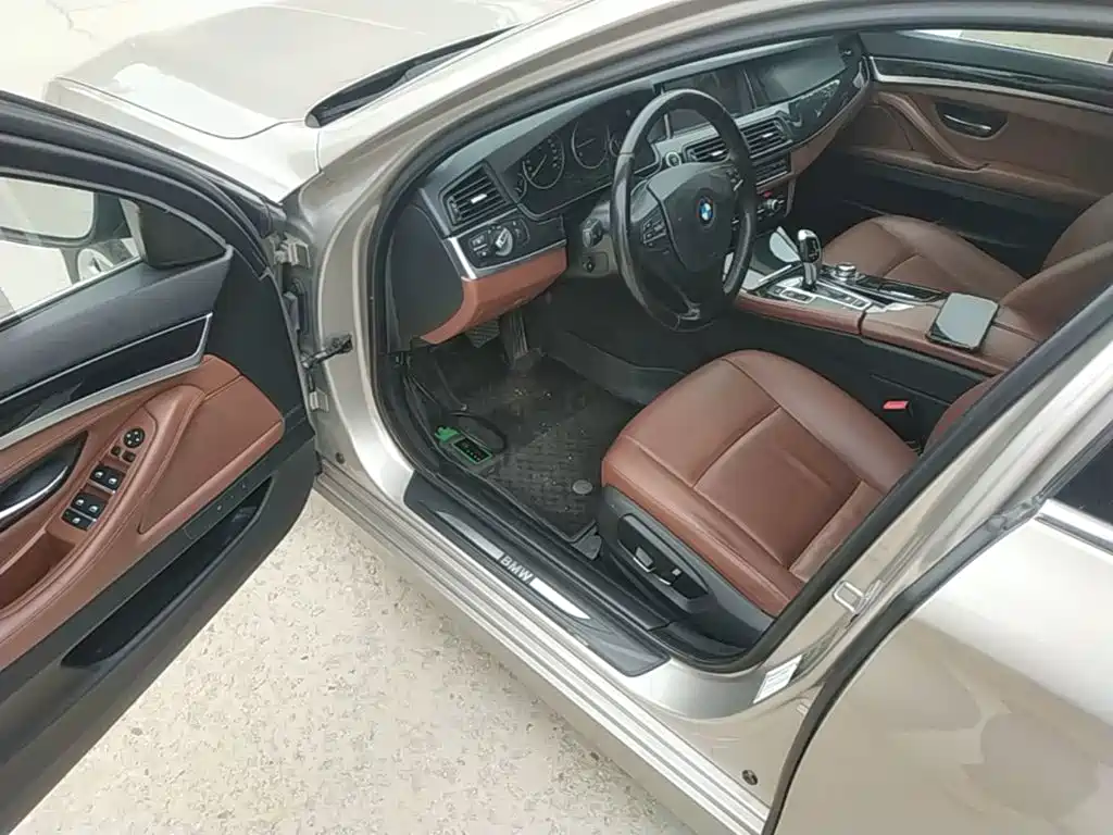BMW 5 Series 2015 — фото 16