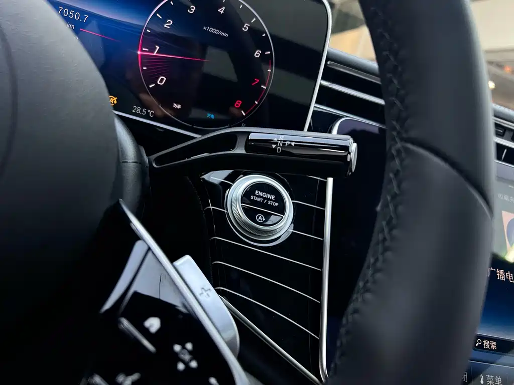 Mercedes-Benz E-Class 2025 — фото 16