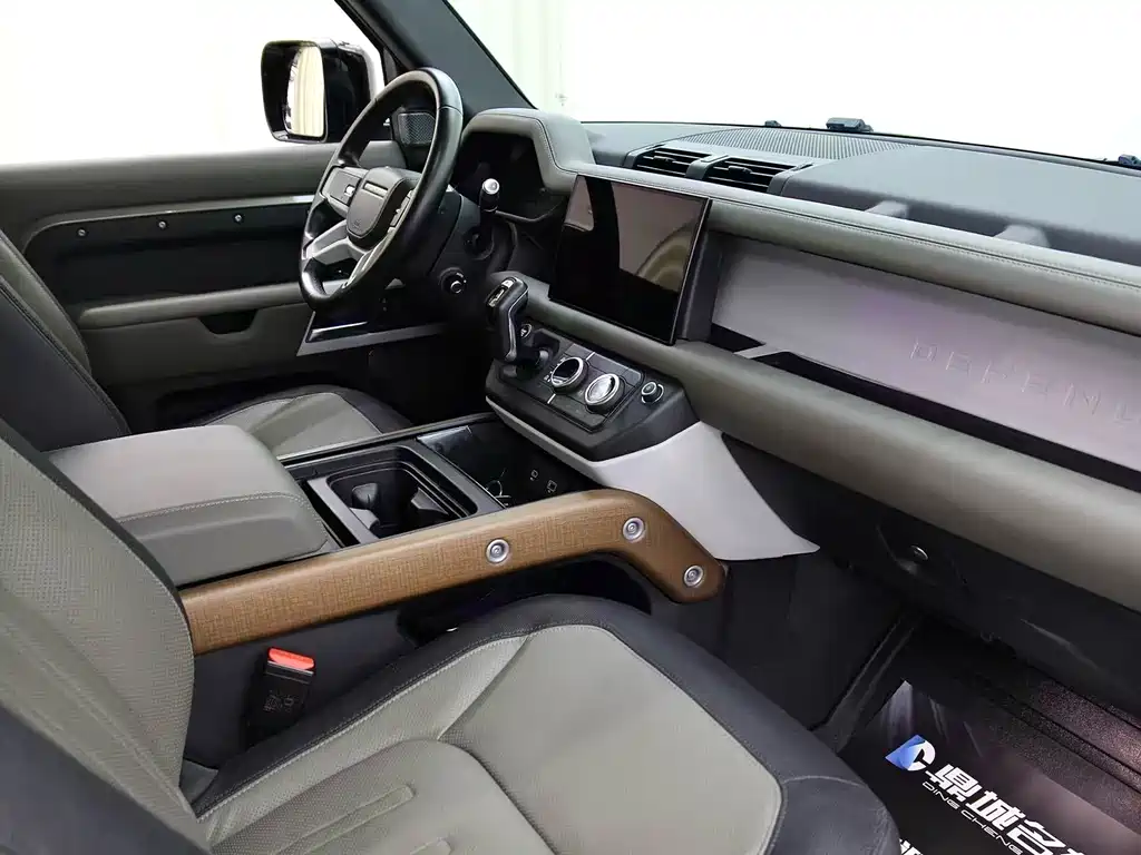 Land Rover Defender 2022 — фото 6