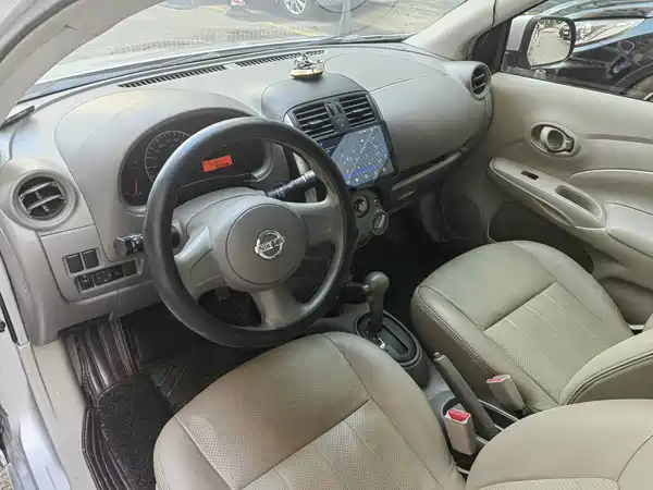 Nissan Sunny 2012