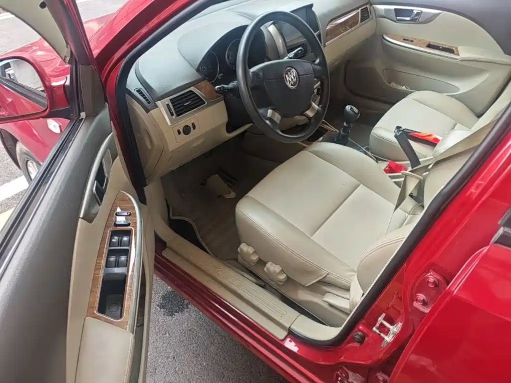 Buick Excelle 2015 — фото 12