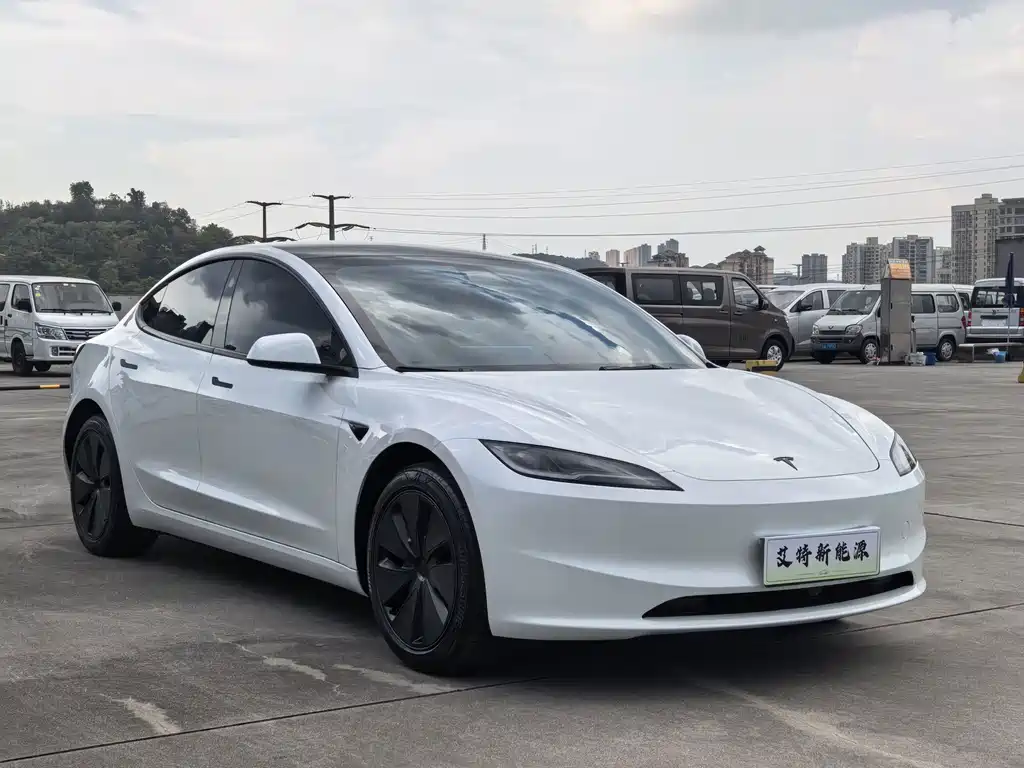 Tesla Model 3 2025 — фото 3