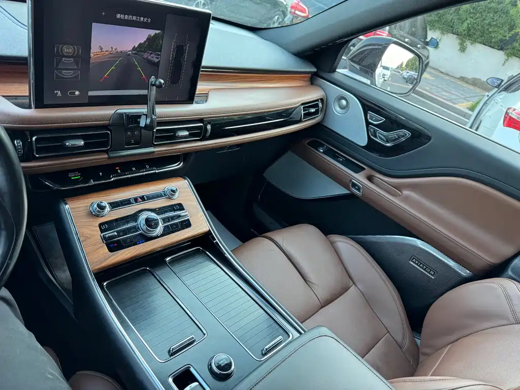Lincoln Aviator 2020 — фото 17