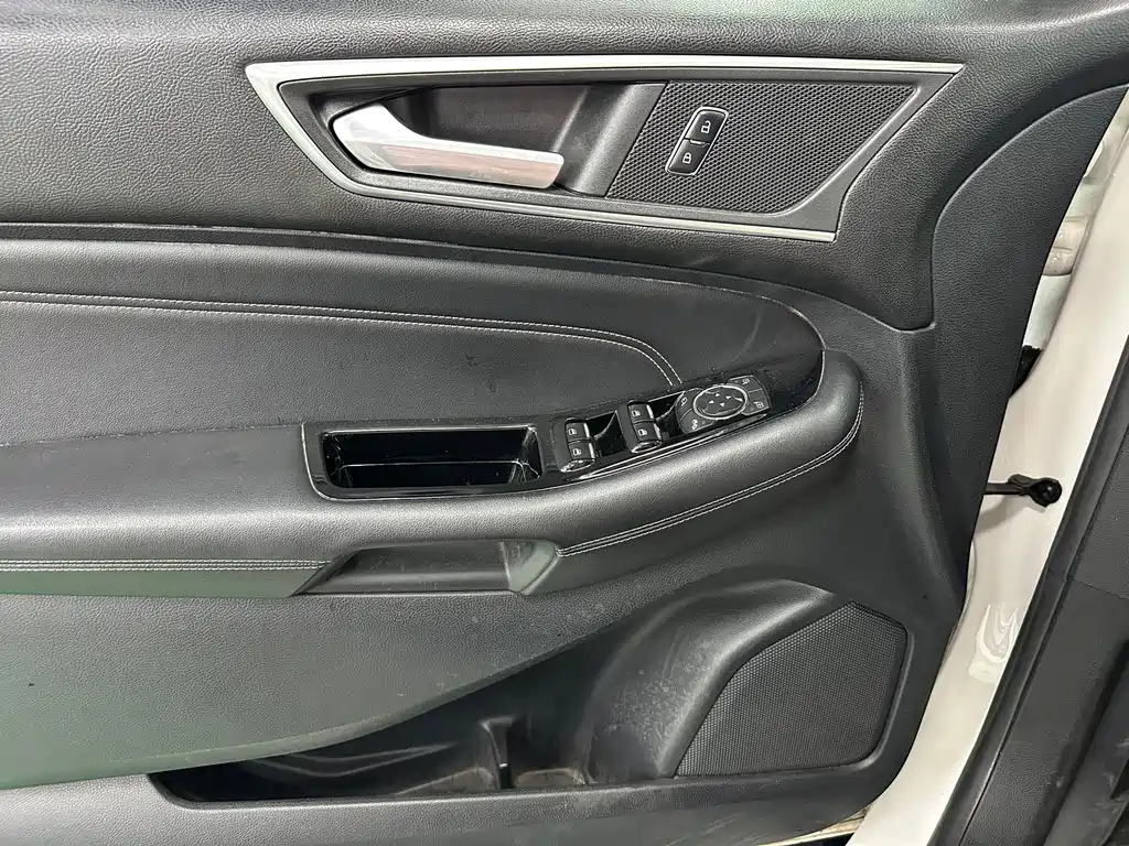 Ford Edge 2015 — фото 18