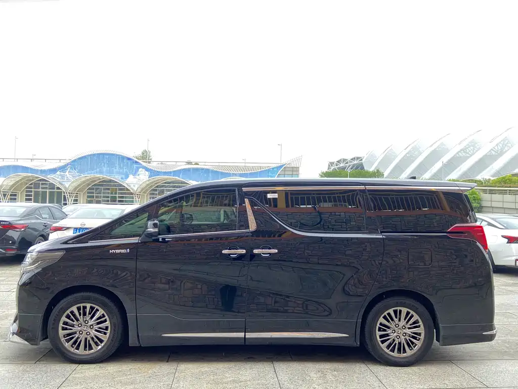Toyota Alphard 2022 — фото 3