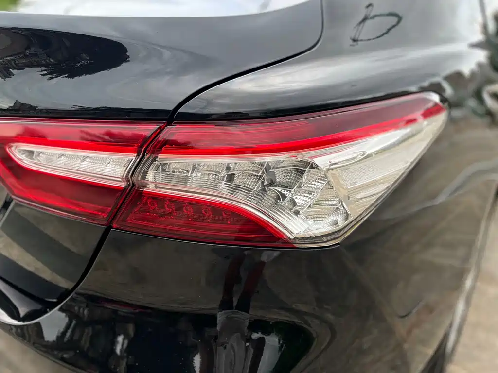 Toyota Camry 2018 — фото 11