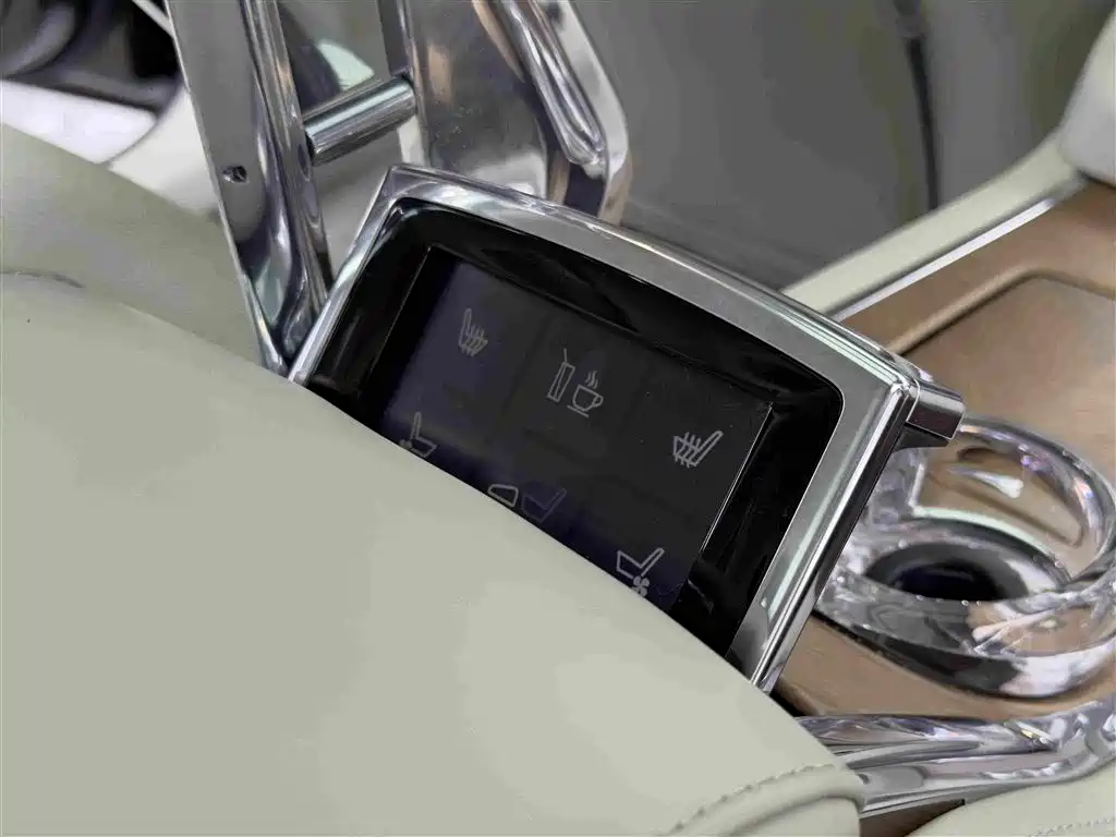 Volvo S90 Plug-In Hybrid 2018 — фото 12
