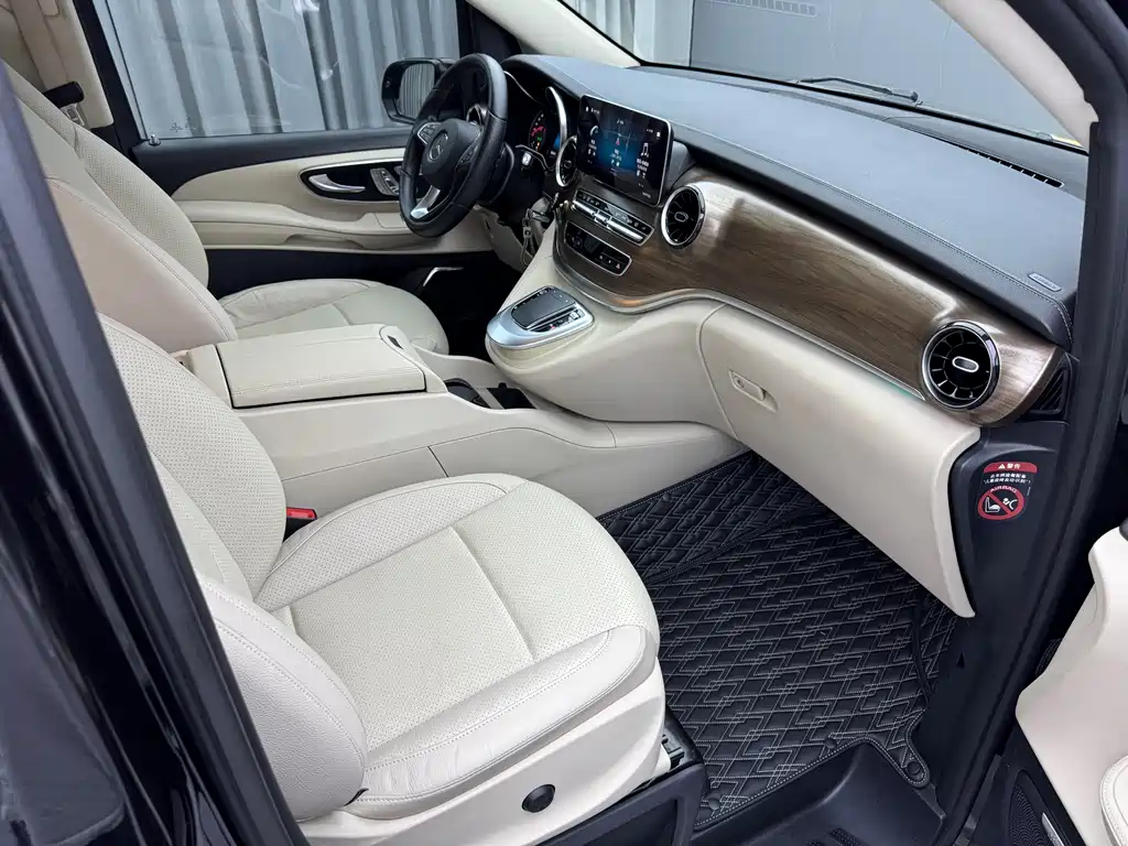 Mercedes-Benz V-Class 2020 — фото 16