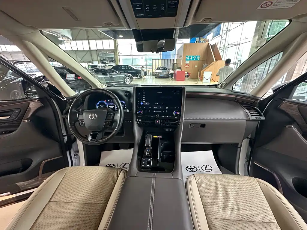 Toyota Alphard 2024 — фото 17