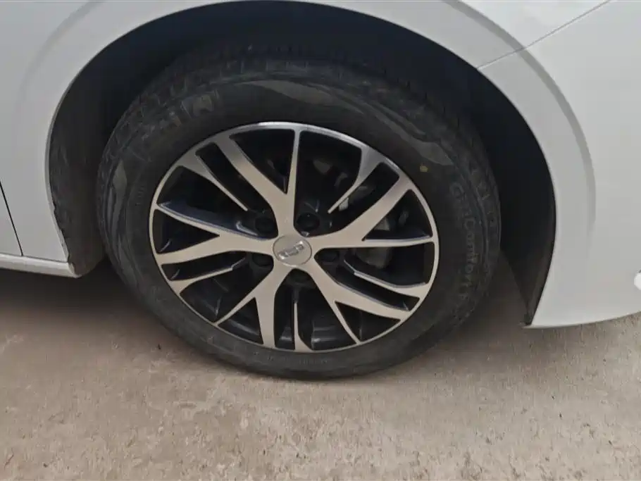 Geely Emgrand 2023