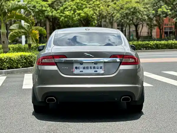 Jaguar XF 2010