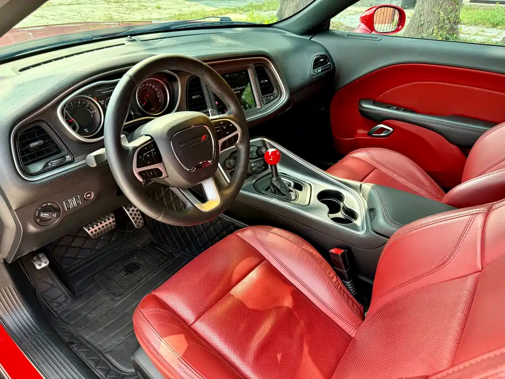 Dodge  2017 — фото 12