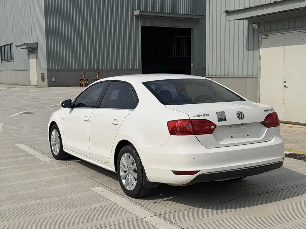 Volkswagen Sagitar 2015