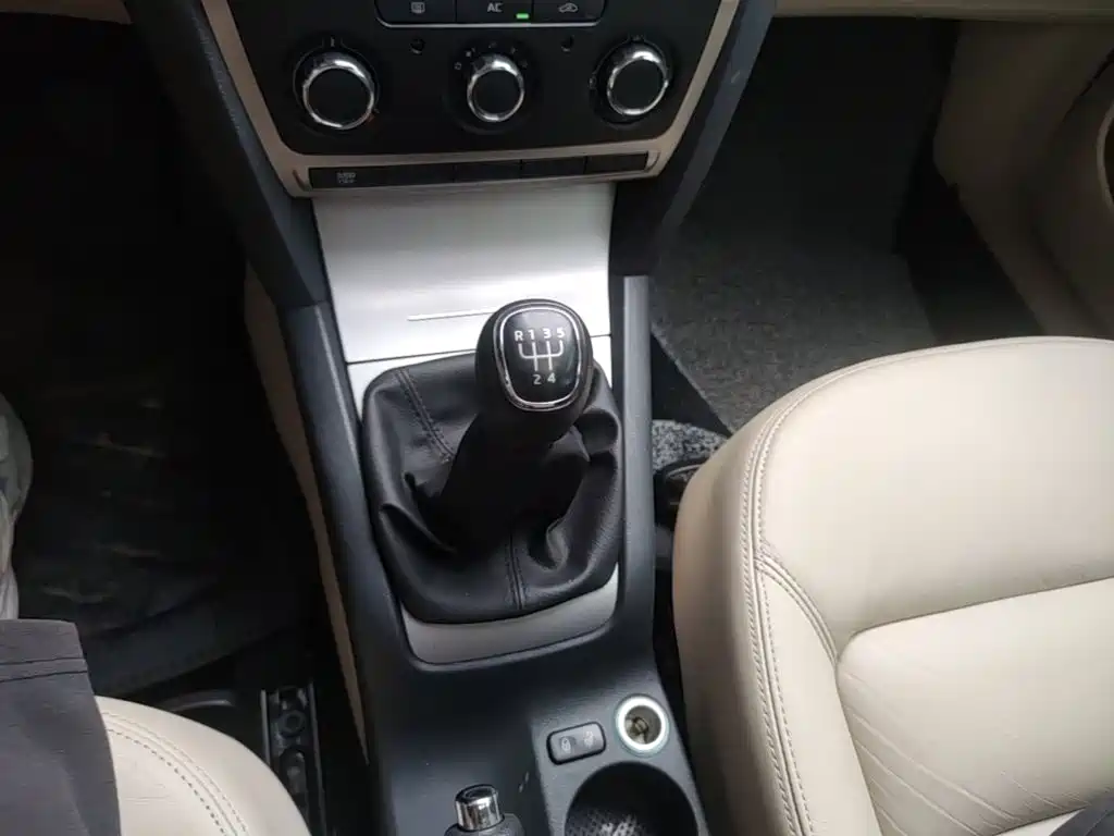 Skoda Octavia 2015 — фото 14