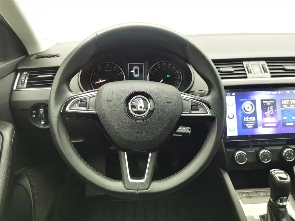 Skoda Octavia 2017 — фото 11