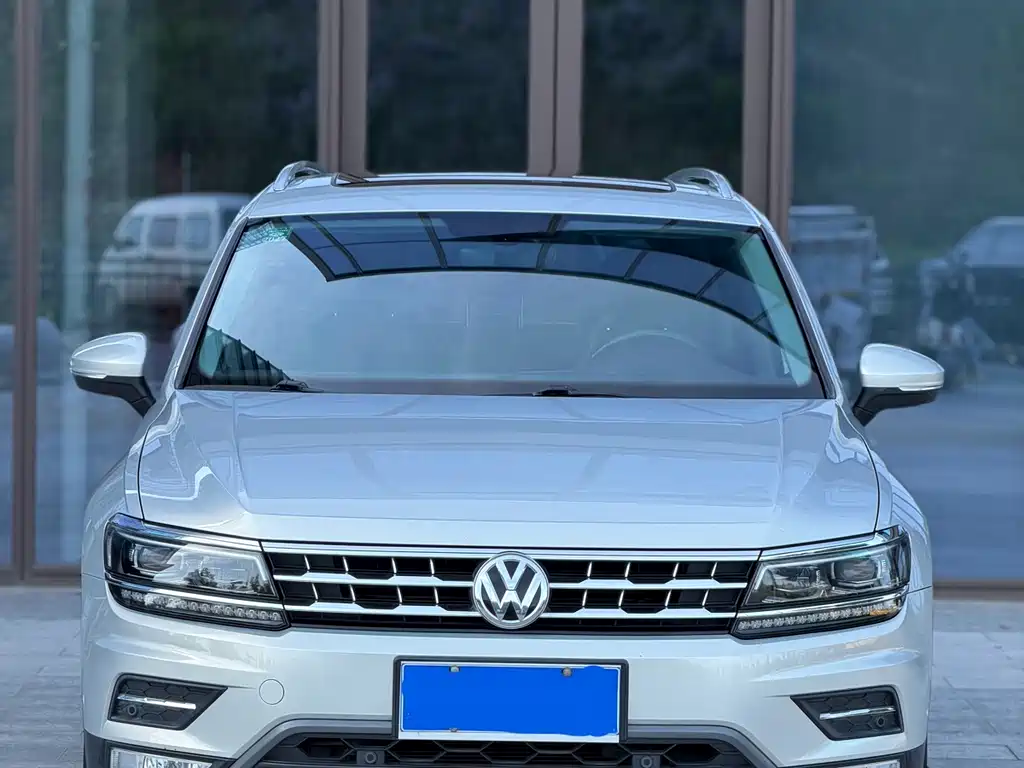 Volkswagen Tiguan L 2017 — фото 2