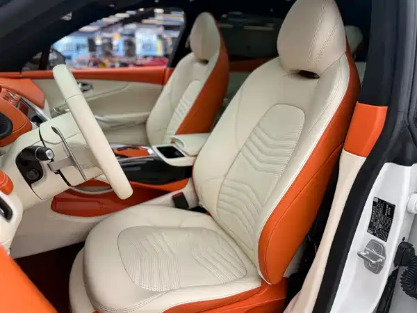 Aston Martin DBX 2021