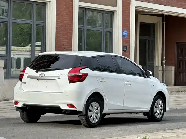 Toyota Yaris L 2022