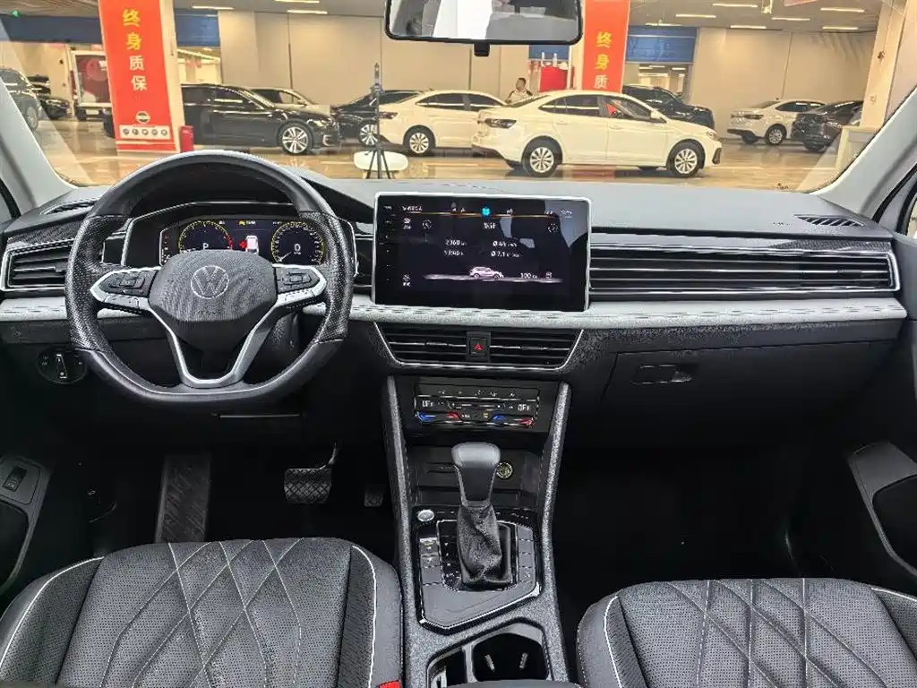 Volkswagen Tiguan L 2023 — фото 10