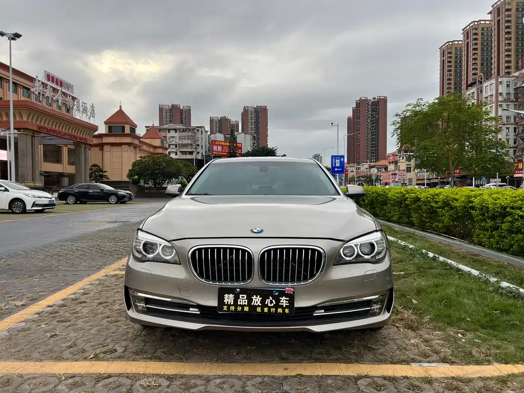 BMW 7 Series 2012 — фото 2
