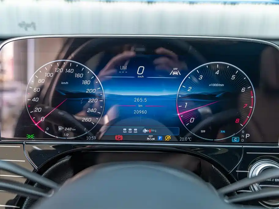 Mercedes-Benz E-Class 2024 — фото 18
